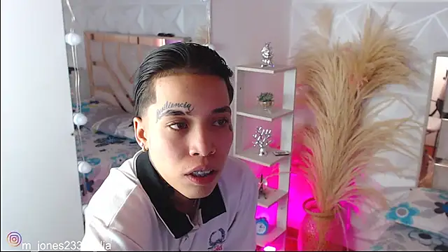 Snapshot of Jonesliam23 chatting on November 2025 07:37:01 PM Jonesliam23 online show from November 2025 07:37:01 PM