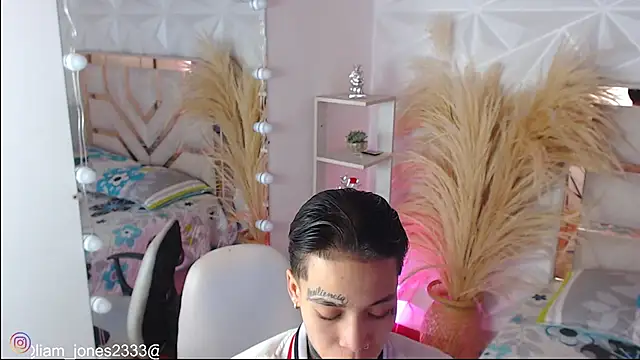 Snapshot of Jonesliam23 chatting on November 2025 07:47:02 PM Jonesliam23 online show from November 2025 07:47:02 PM