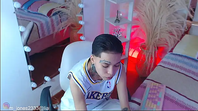 Jonesliam23 online show from November 2025 07:01:02 PM