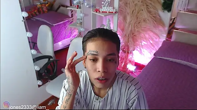 Jonesliam23 online show from December 2025 07:20:01 PM