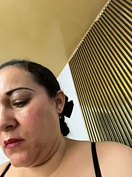 Snapshot of luisa_curli chatting on June 2026 03:35:02 AM luisa curli online show from June 2026 03:35:02 AM
