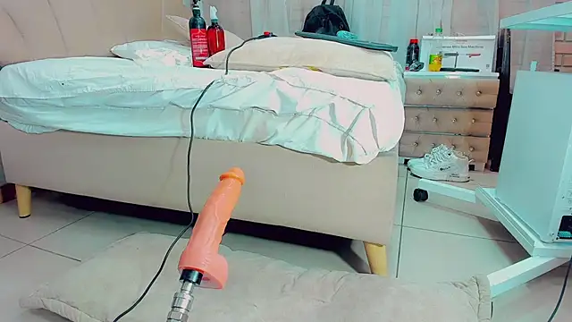 EmilyySaenz online show from February 2025 04:35:01 PM