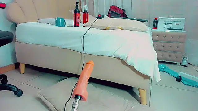 EmilyySaenz online show from March 2025 08:00:02 PM