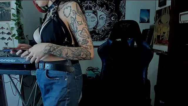 Snapshot of Demongirl6666 chatting on February 2025 04:32:02 AM Demongirl6666 online show from February 2025 04:32:02 AM