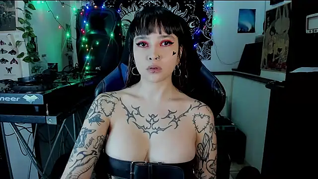 Snapshot of Demongirl6666 chatting on February 2025 01:27:01 AM Demongirl6666 online show from February 2025 01:27:01 AM