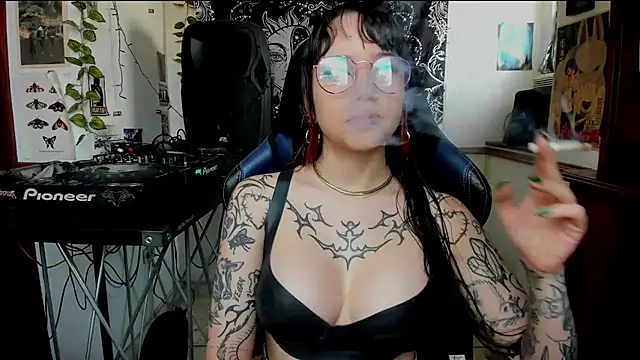 Snapshot of Demongirl6666 chatting on March 2025 06:26:02 PM Demongirl6666 online show from March 2025 06:26:02 PM