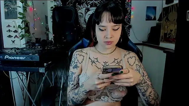 Snapshot of Demongirl6666 chatting on March 2025 12:30:01 AM Demongirl6666 online show from March 2025 12:30:01 AM