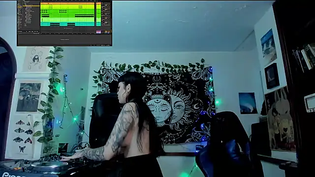 Snapshot of Demongirl6666 chatting on March 2025 06:43:02 AM Demongirl6666 online show from March 2025 06:43:02 AM