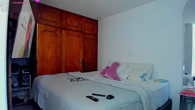 Jordyrodriiguez online show from January 2025 09:50:01 PM