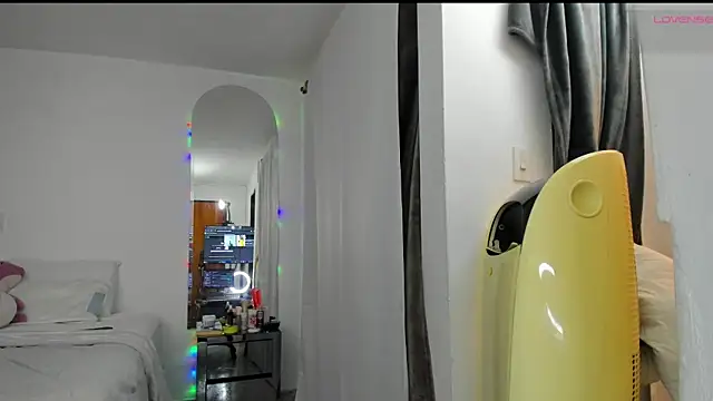 Jordyrodriiguez online show from February 2025 03:00:02 AM