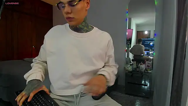 Jordyrodriiguez online show from February 2025 06:30:01 PM