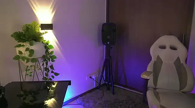 Snapshot of appolo_allen chatting on February 2025 02:37:01 AM appolo allen online show from February 2025 02:37:01 AM