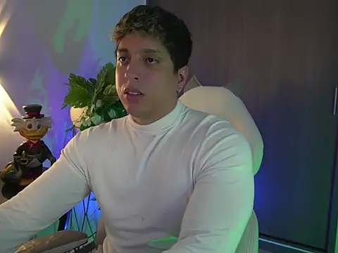 Snapshot of appolo_allen chatting on September 2025 06:02:02 AM appolo allen online show from September 2025 06:02:02 AM