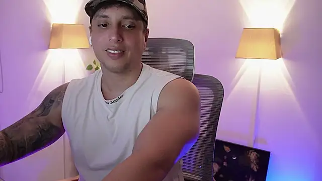 Snapshot of appolo_allen chatting on July 2026 02:42:02 AM appolo allen online show from July 2026 02:42:02 AM
