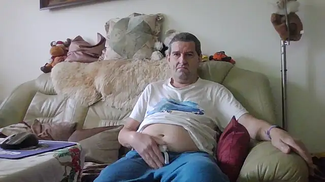 Snapshot of Lutzi1 chatting on December 2024 11:00:01 AM Lutzi1 online show from December 2024 11:00:01 AM