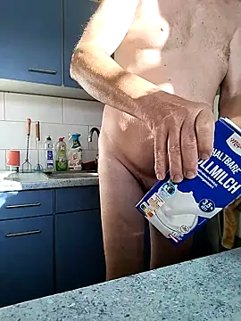 Snapshot of Lutzi1 chatting on September 2025 06:36:01 AM Lutzi1 online show from September 2025 06:36:01 AM