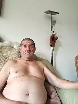 Snapshot of Lutzi1 chatting on October 2025 02:28:02 PM Lutzi1 online show from October 2025 02:28:02 PM