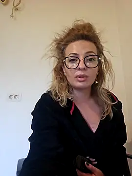 Selenna emma online show from October 2025 01:40:02 PM