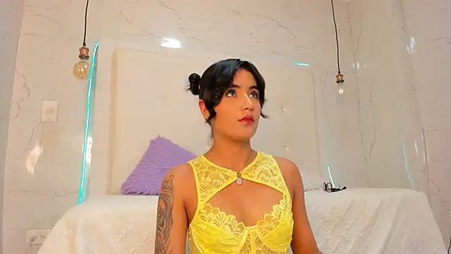 emilyadams0 online show from October 2025 11:13:02 PM