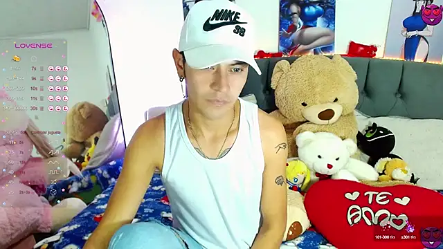  snopyy  online show from February 2025 08:00:02 PM
