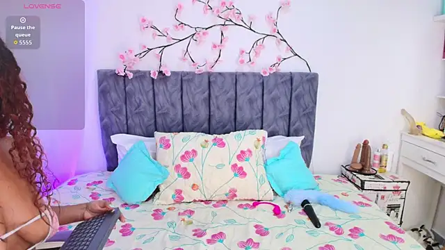 Sophiee Velvet online show from April 2026 03:37:01 PM