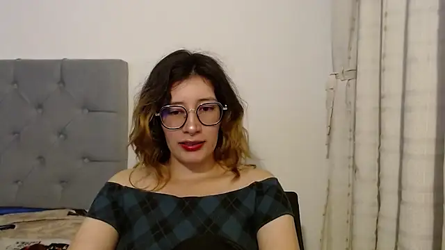 mariana124- online show from December 2024 05:11:01 PM