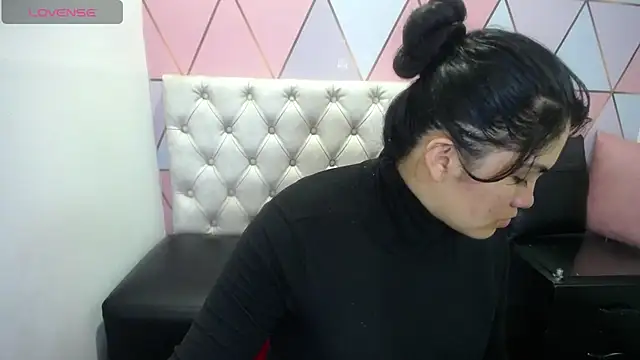 Snapshot of Marinasexxx chatting on March 2025 06:56:01 PM Marinasexxx online show from March 2025 06:56:01 PM