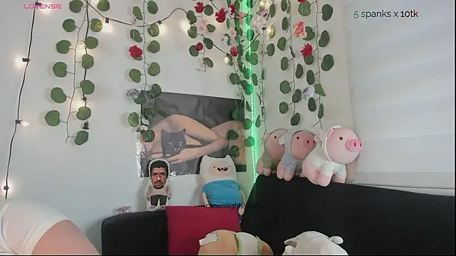 moonliiiight1 online show from February 2026 11:00:01 PM