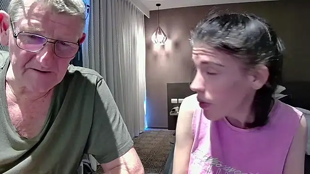 Snapshot of MelinahViking chatting on November 2025 04:58:02 AM MelinahViking online show from November 2025 04:58:02 AM