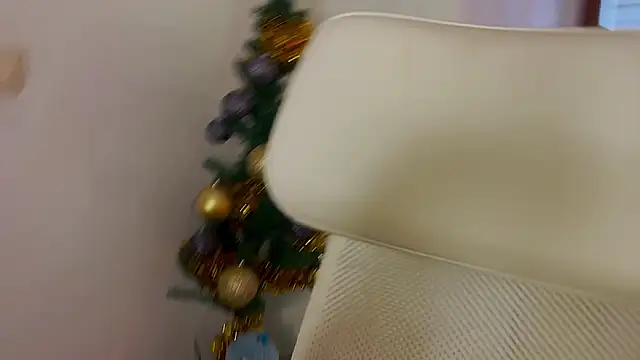 Snapshot of MiaRouge chatting on December 2024 06:21:02 AM MiaRouge online show from December 2024 06:21:02 AM