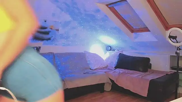 Snapshot of MiaRouge chatting on September 2025 06:11:02 PM MiaRouge online show from September 2025 06:11:02 PM