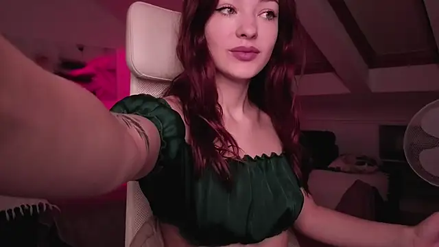 Snapshot of MiaRouge chatting on October 2025 02:23:02 AM MiaRouge online show from October 2025 02:23:02 AM