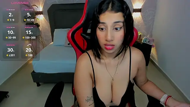 Snapshot of venuz_lee chatting on January 2025 12:56:01 PM venuz lee online show from January 2025 12:56:01 PM