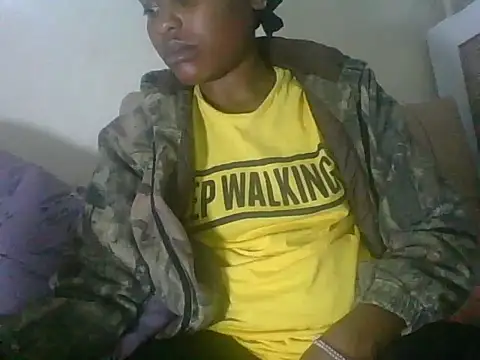 Candykitten online show from December 2025 05:03:02 AM