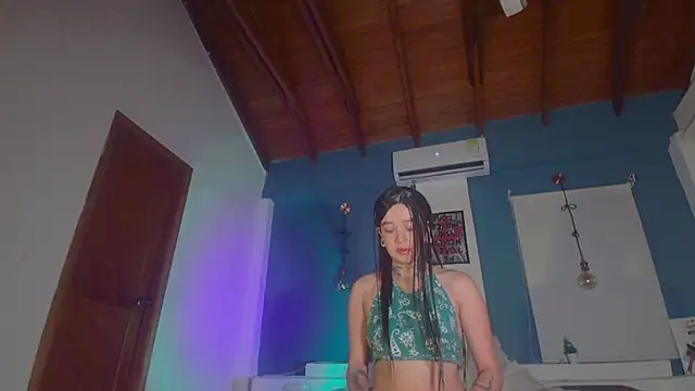 Snapshot of ariana-white- chatting on September 2025 01:28:01 AM ariana-white- online show from September 2025 01:28:01 AM