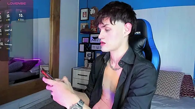 VladHellsing4 online show from March 2025 04:00:02 PM