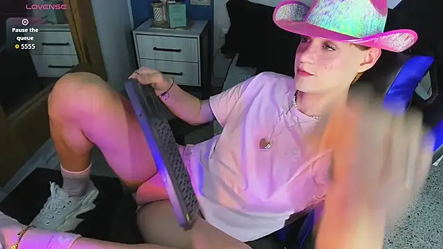 VladHellsing4 online show from September 2025 02:42:02 PM