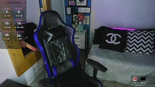 VladHellsing4 online show from November 2025 04:05:01 PM