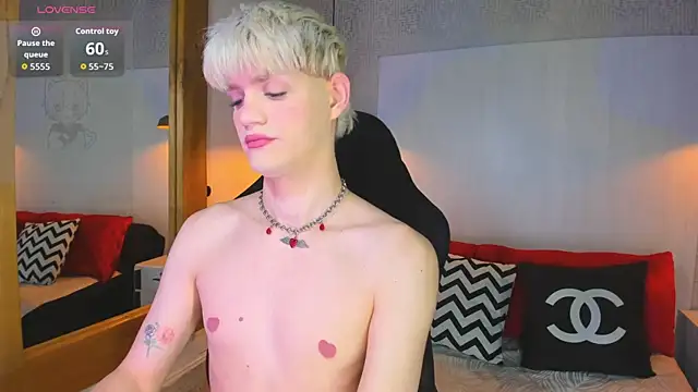 VladHellsing4 online show from February 2026 01:51:01 PM