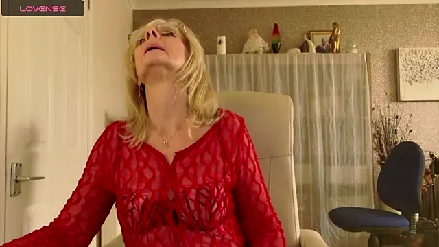 TopazCamgirl online show from December 2025 02:59:01 PM