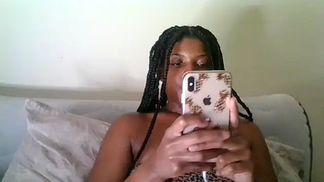 Snapshot of CaramelGoddessxoxo chatting on May 2026 02:07:01 AM CaramelGoddessxoxo online show from May 2026 02:07:01 AM