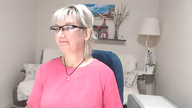 Snapshot of FleurMays chatting on October 2025 05:50:01 AM FleurMays online show from October 2025 05:50:01 AM