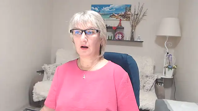 Snapshot of FleurMays chatting on October 2025 05:05:01 AM FleurMays online show from October 2025 05:05:01 AM