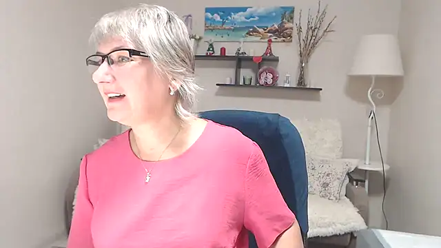 Snapshot of FleurMays chatting on October 2025 05:08:01 AM FleurMays online show from October 2025 05:08:01 AM