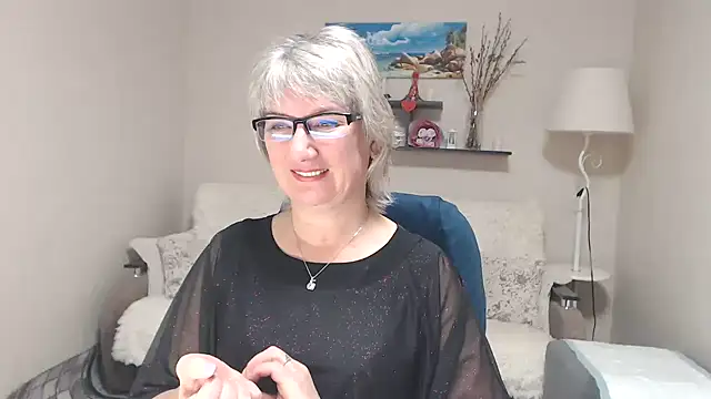 Snapshot of FleurMays chatting on November 2025 04:56:02 AM FleurMays online show from November 2025 04:56:02 AM