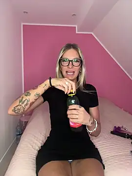 Lydie off online show from February 2025 12:01:02 PM