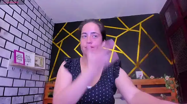 Snapshot of kathina_giraldo chatting on December 2024 01:39:01 PM kathina giraldo online show from December 2024 01:39:01 PM