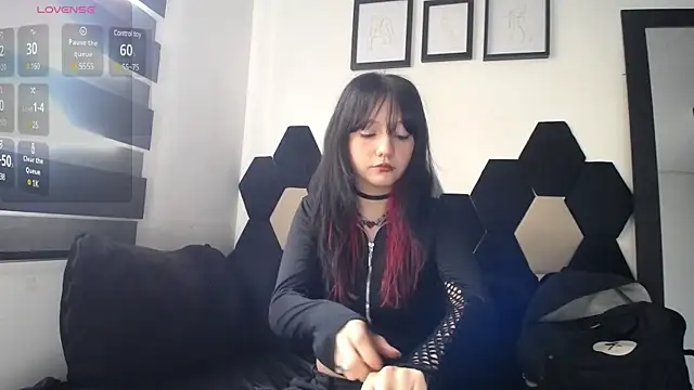 Maki Zein online show from February 2025 01:18:02 PM