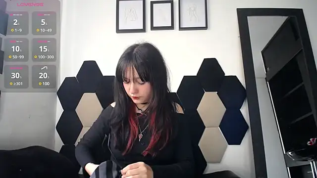 Maki Zein online show from February 2025 01:17:02 PM