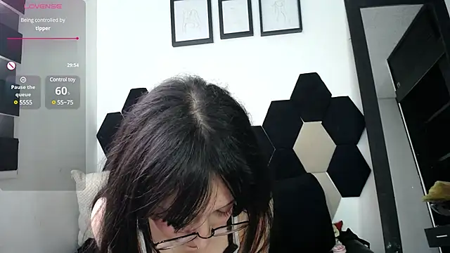 Maki Zein online show from February 2025 04:36:02 PM